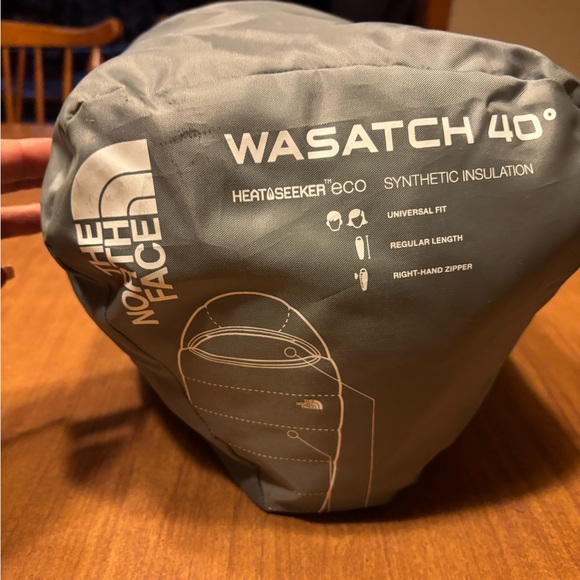 The North Face Red and Gray Outdoor Sleeping Bag Wasatch 40 - Picture 4 of 4